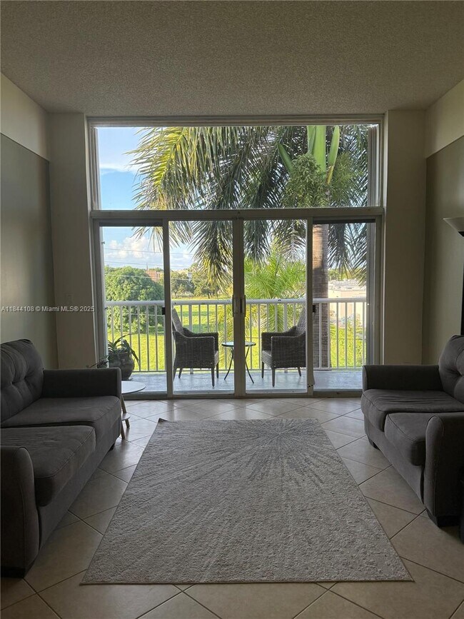 1341 SE 3rd Ave in Dania Beach, FL - Building Photo - Building Photo