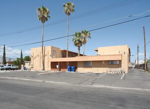 Savoy House in Tucson, AZ - Foto de edificio - Building Photo