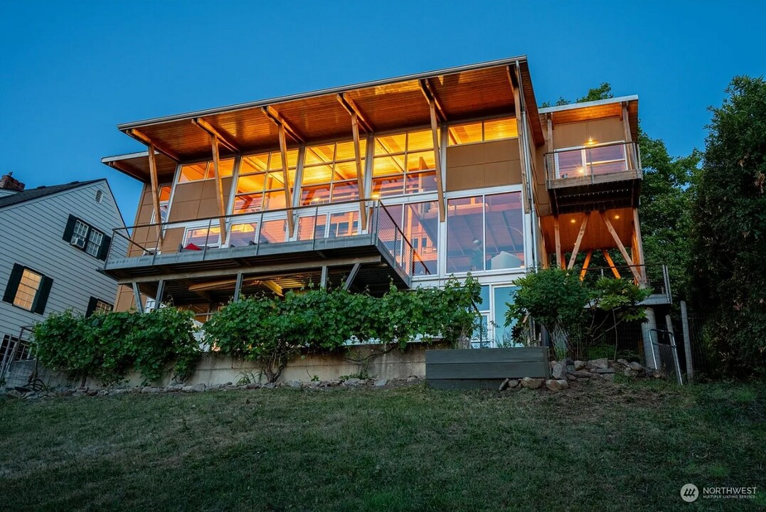 222 S Forest St in Bellingham, WA - Building Photo