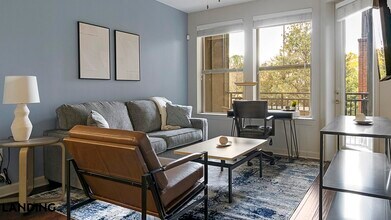 2420 Peachtree Rd NW in Atlanta, GA - Foto de edificio - Building Photo