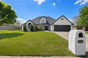 685 Winchester Dr in Bridge City, TX - Building Photo