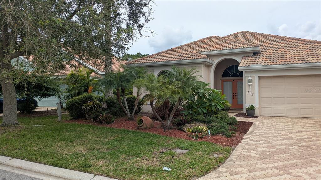 705 Fordingbridge Way in Osprey, FL - Building Photo