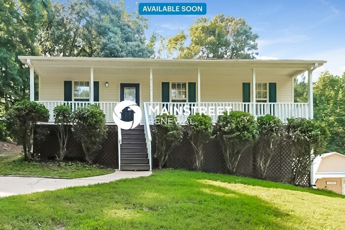 8303 Lakeview Dr SW in Covington, GA - Building Photo