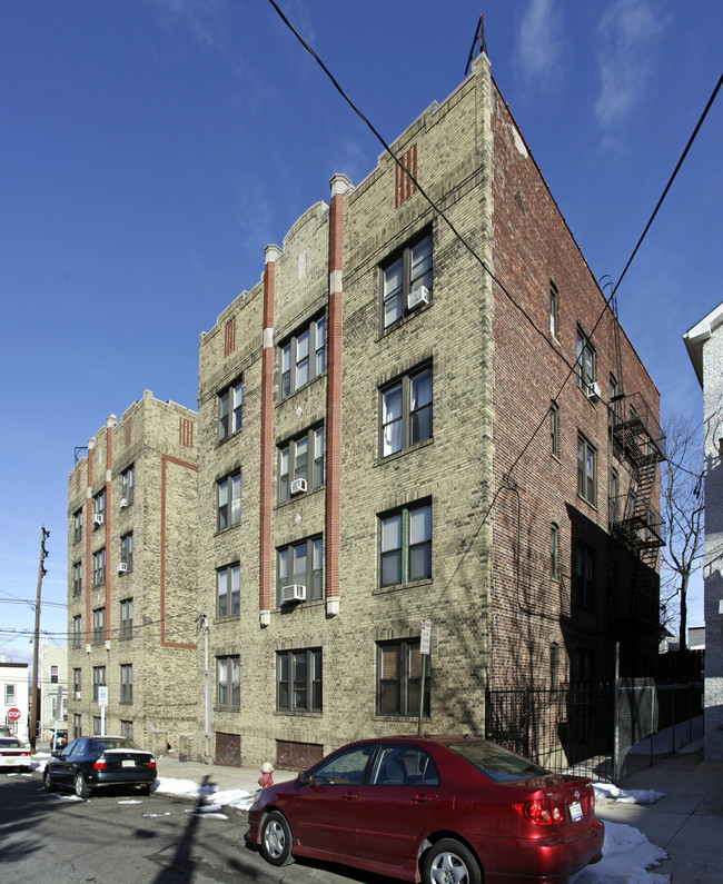 272 Hutton St in Jersey City, NJ - Building Photo - Building Photo