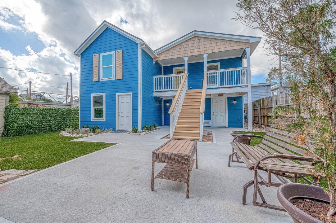 1110 Avenue K, Unit Rear House in Galveston, TX - Foto de edificio