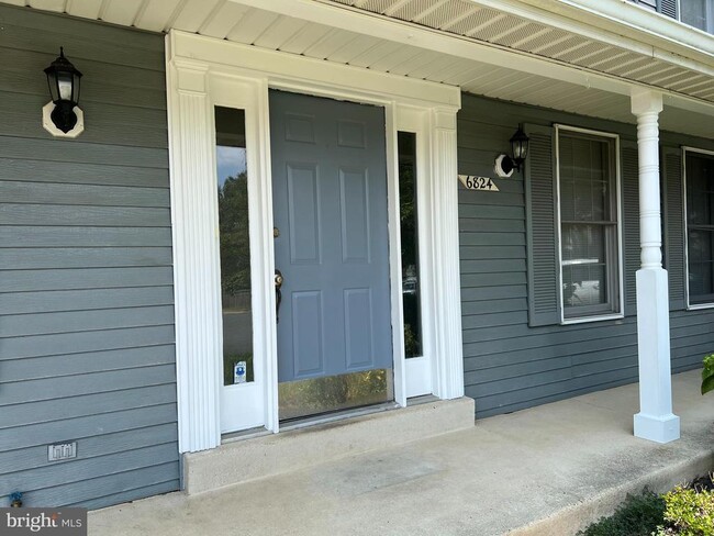 6824 Silassie Ct in Lorton, VA - Building Photo - Building Photo
