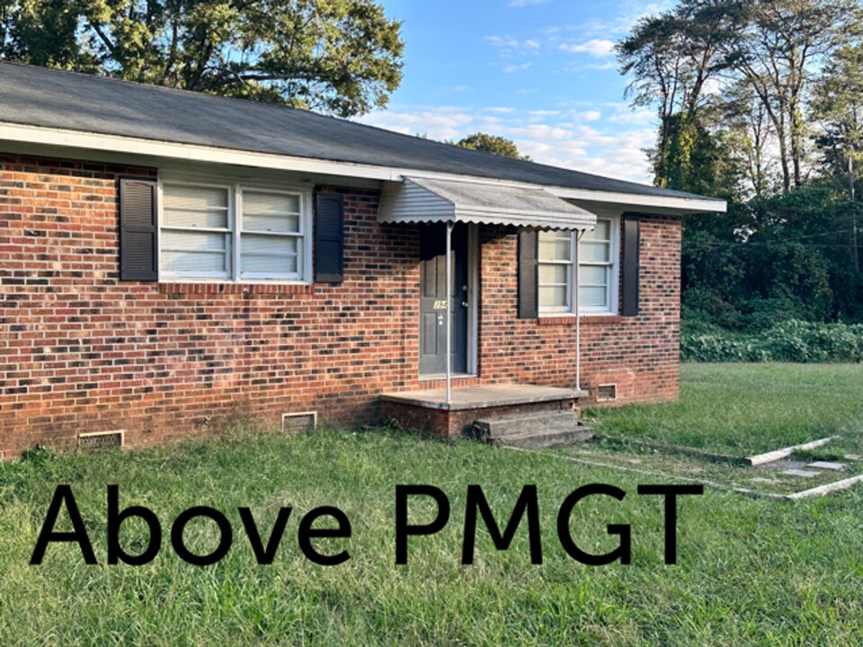 394 Sequoia Dr in Spartanburg, SC - Building Photo