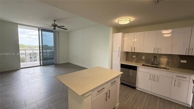 1776 Polk St, Unit 617 in Hollywood, FL - Building Photo - Building Photo