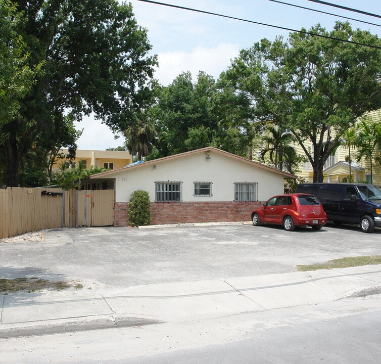 925 W Las Olas Blvd in Fort Lauderdale, FL - Building Photo