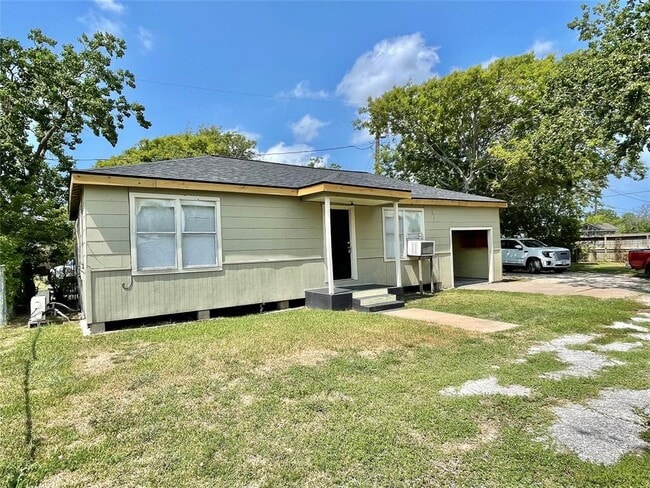 property at 611 N Avenue D
