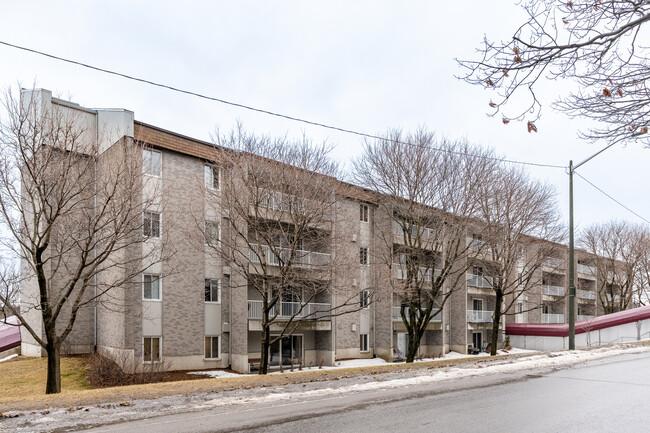 2635 De La Picardie St in Québec, QC - Building Photo - Primary Photo