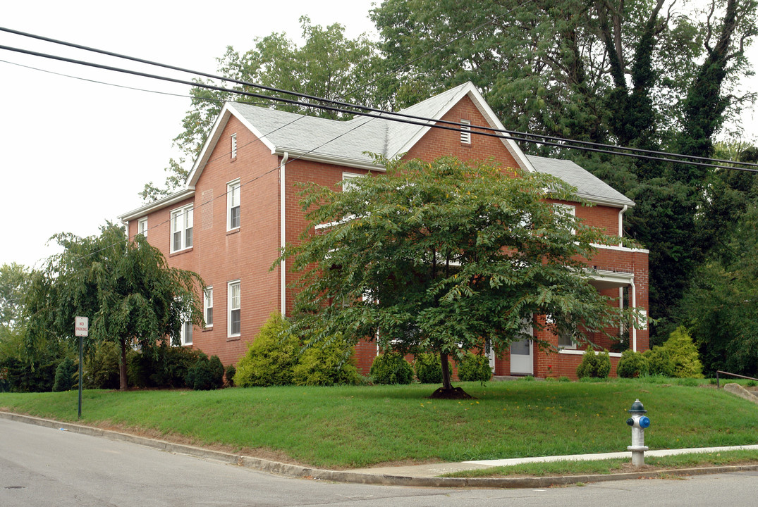 205-211 N Broad St in Salem, VA - Building Photo