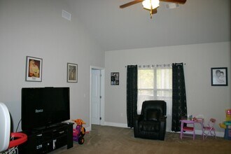 658 Red Fern Rd in Crestview, FL - Building Photo - Building Photo
