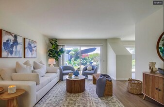 22 Half Moon Bend in Coronado, CA - Building Photo - Building Photo