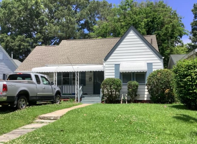property at 1324 Melrose Pkwy