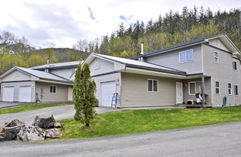 Orca Point in Douglas, AK - Foto de edificio - Building Photo