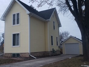 204 Edna St in Plymouth, WI - Building Photo - Building Photo