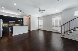 2100 N Fitzhugh Ave in Dallas, TX - Building Photo - Building Photo