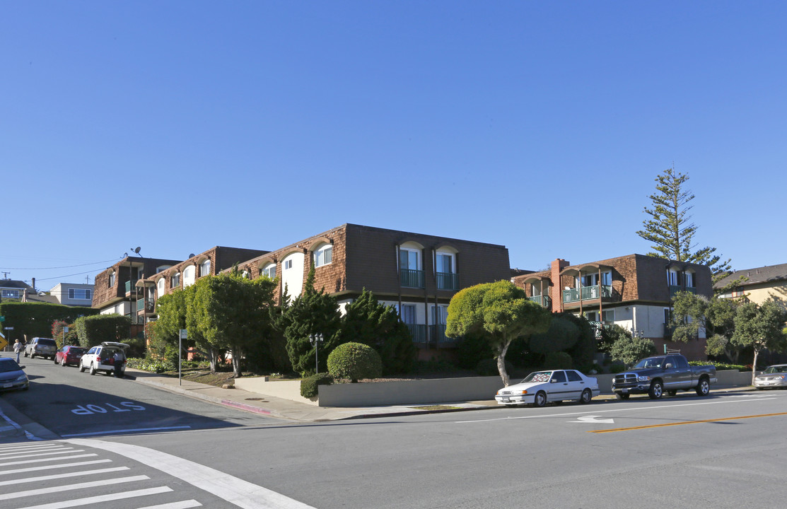 The Chateau Apartments in Pacific Grove, CA - Building Photo