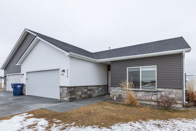 577 Idaho Ave in Sugar City, ID - Building Photo - Building Photo