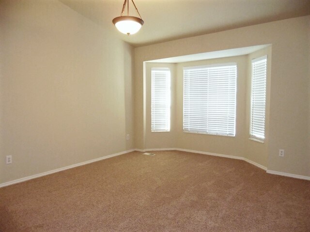 4895 S 4075 W in Roy, UT - Foto de edificio - Building Photo