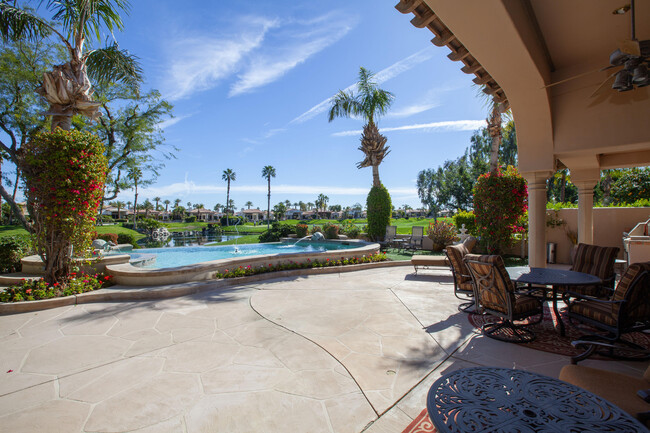 49460 Mission Dr W in La Quinta, CA - Foto de edificio - Building Photo