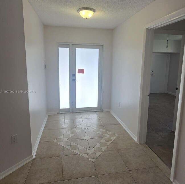 3247 NW 123rd Ave in Sunrise, FL - Building Photo - Building Photo