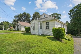 17 Overlook Ave in Bristol, CT - Building Photo - Building Photo
