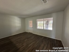 6106 Evers Rd in San Antonio, TX - Building Photo - Building Photo