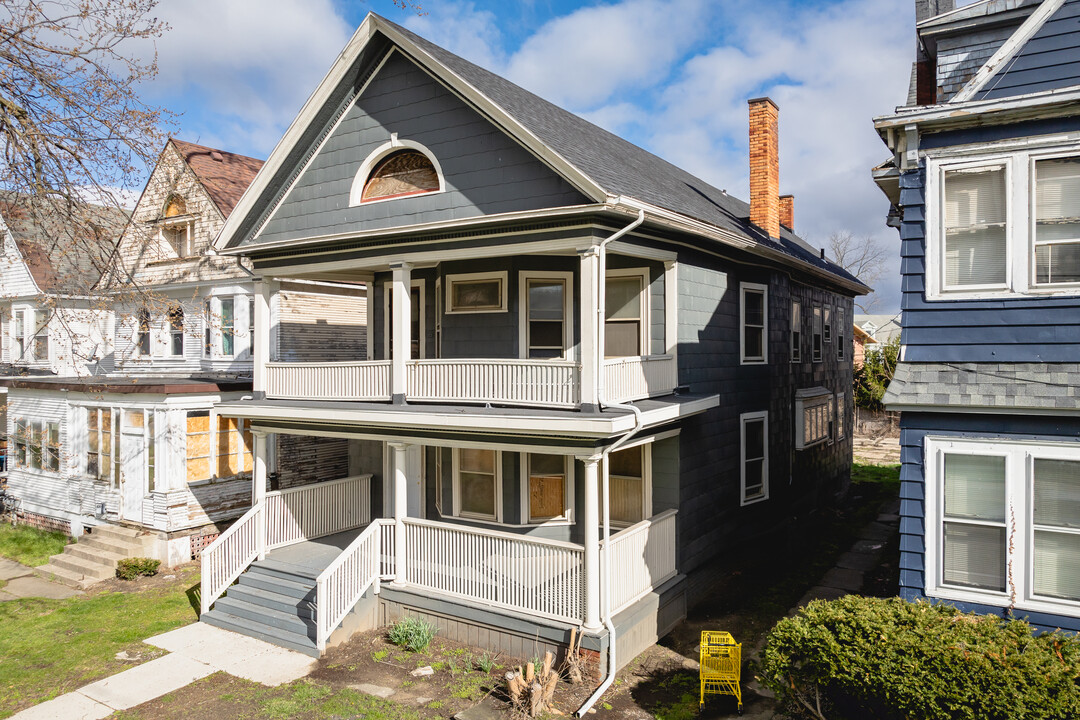 430 W Bancroft St in Toledo, OH - Building Photo