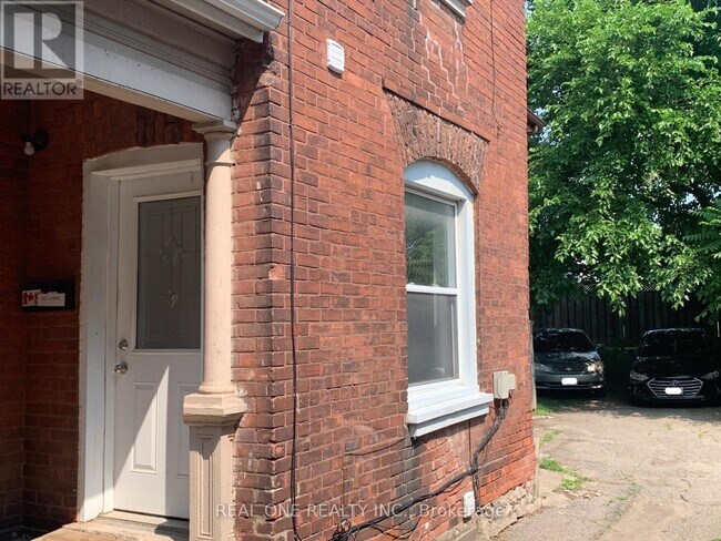 162 Darling St in Brantford, ON - Building Photo - Building Photo