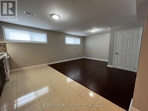 2 Leslie St in Brampton, ON - Building Photo - Building Photo