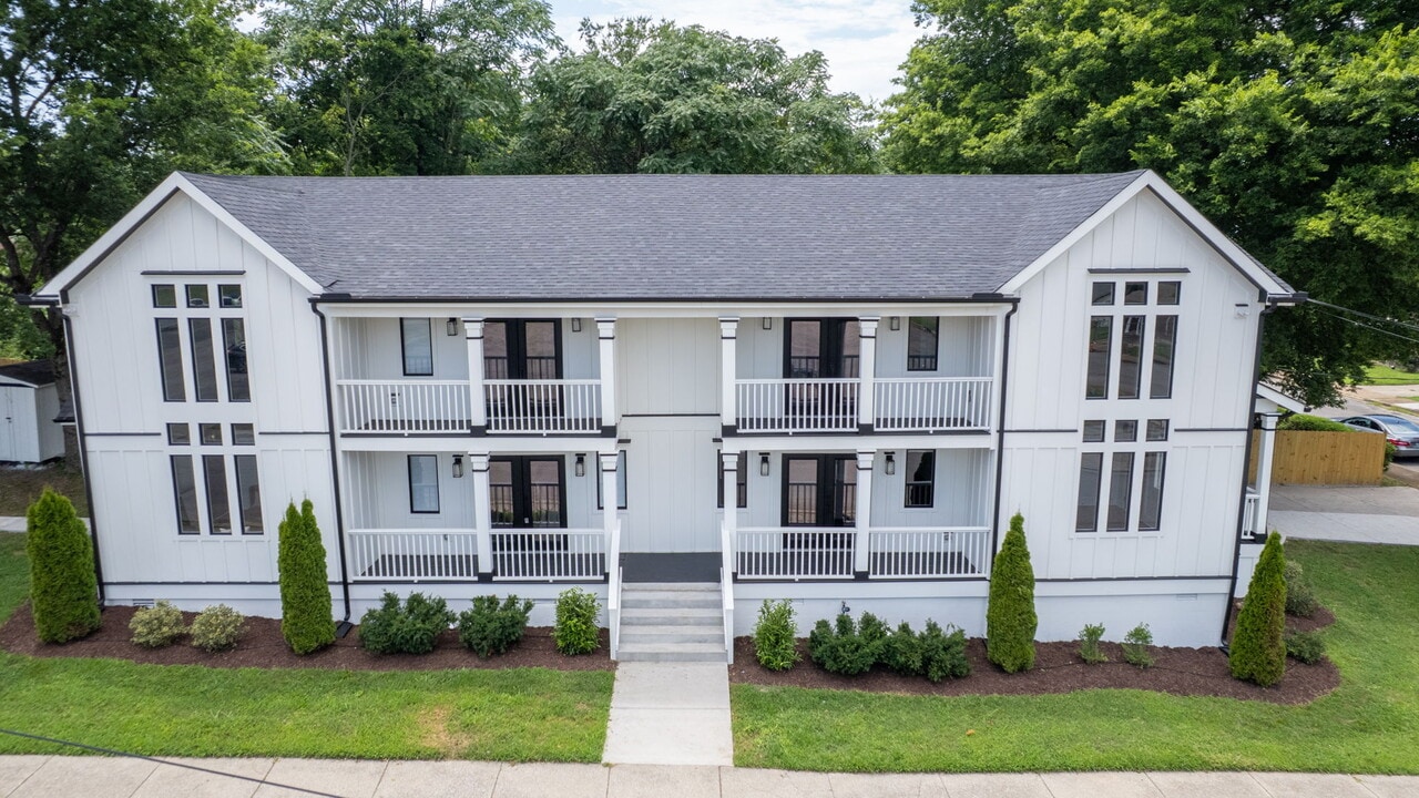 2701 Eden St in Nashville, TN - Building Photo