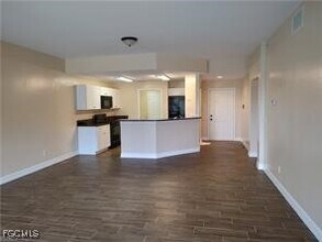 8521 Oakshade Cir in Ft. Myers, FL - Building Photo - Building Photo