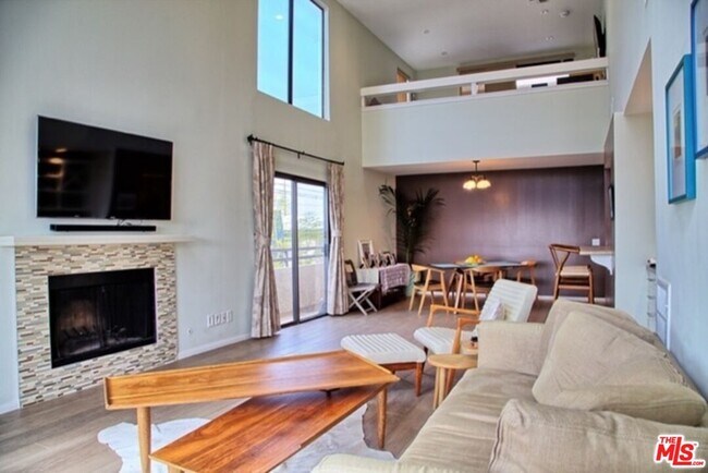1815 Butler Ave-Unit -113 in Los Angeles, CA - Foto de edificio - Building Photo