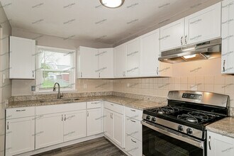 2007 Huntington Ave in Overland, MO - Building Photo - Building Photo