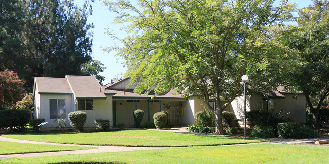 Valley Oaks in Galt, CA - Building Photo - Building Photo