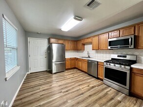 408 Radam Ln in Austin, TX - Building Photo - Building Photo