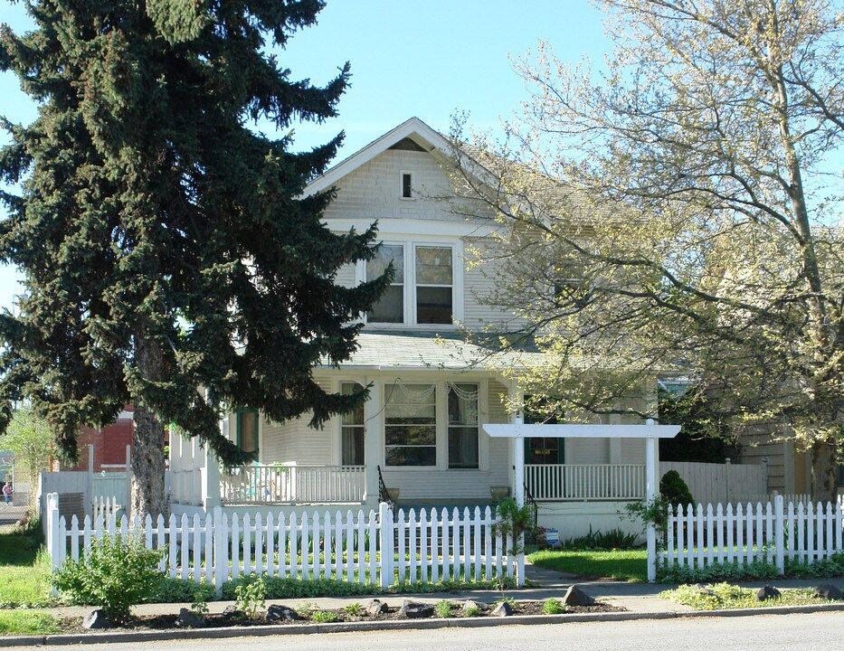 1123 W Maxwell Ave in Spokane, WA - Building Photo