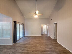 9843 Mill Shadow Dr in Houston, TX - Building Photo - Building Photo