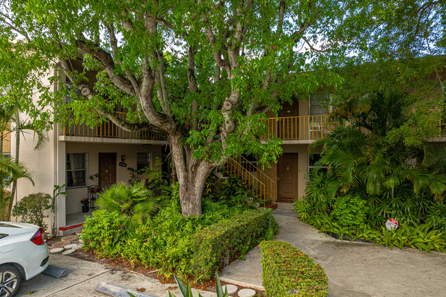 Townsite Apartments & Seventeen Condominiums in Lake Worth, FL - Foto de edificio - Building Photo