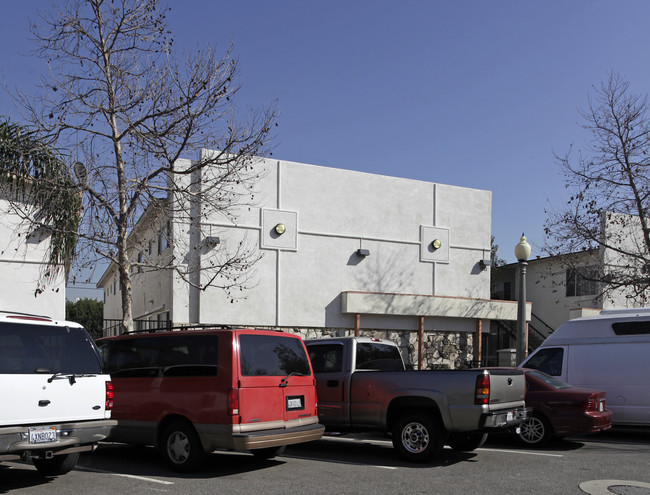 1021 S Minnie St in Santa Ana, CA - Building Photo - Building Photo