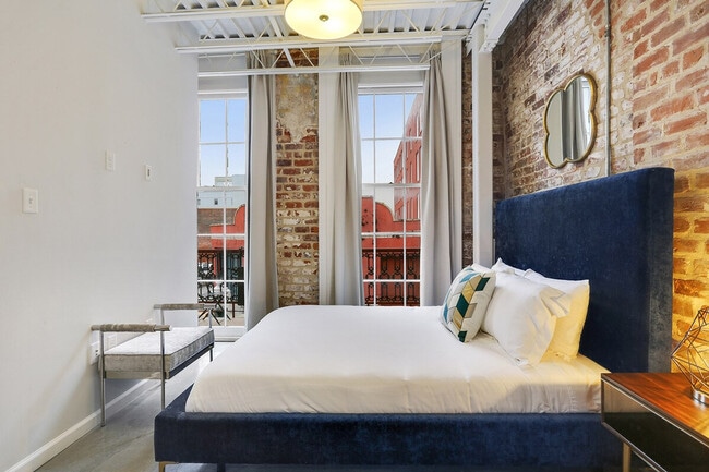 521 St Joseph St in New Orleans, LA - Foto de edificio - Building Photo