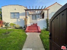 2102 S Harcourt Ave in Los Angeles, CA - Building Photo
