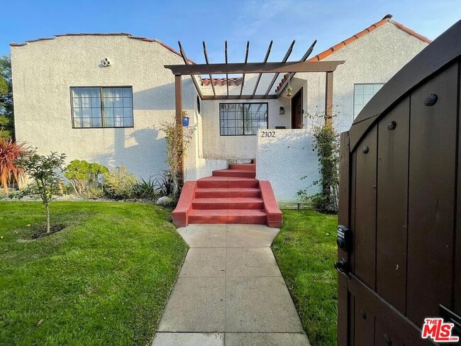 property at 2102 S Harcourt Ave