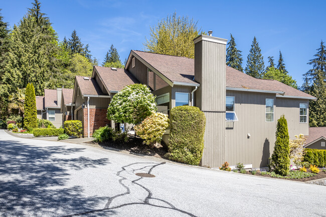 Winchester in North Vancouver, BC - Building Photo - Building Photo