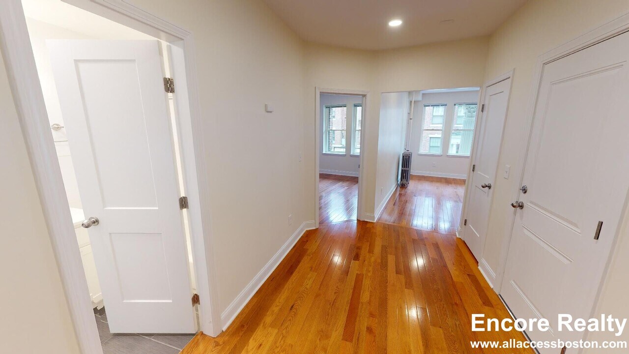 117 Sutherland Rd, Unit 3 in Boston, MA - Foto de edificio