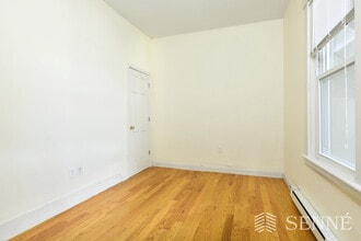 1099 Cambridge St, Unit 1 in Cambridge, MA - Building Photo - Building Photo