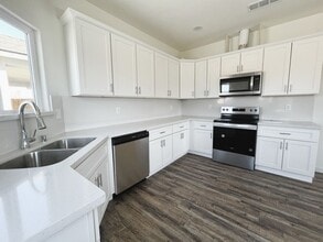 9000 Canyon St in Bakersfield, CA - Foto de edificio - Building Photo