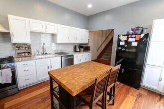 1241 Bates Ave in Cincinnati, OH - Building Photo - Building Photo